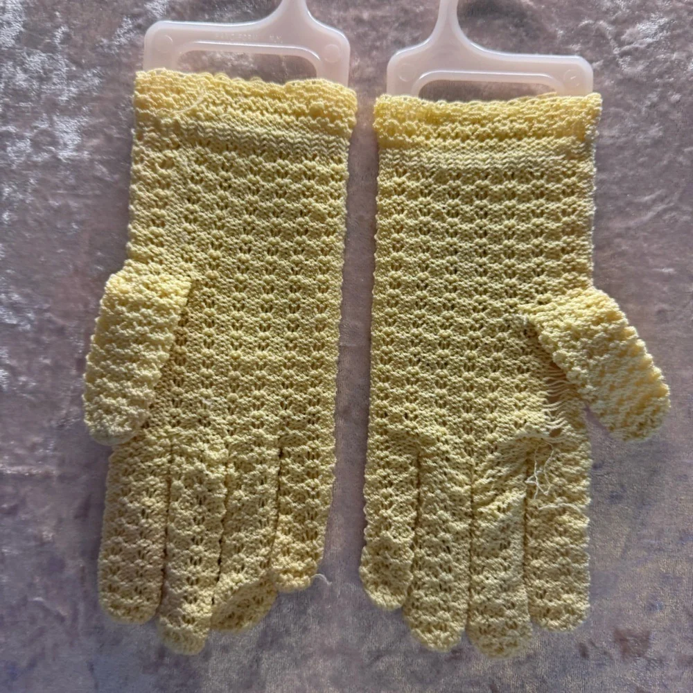 Vintage women’s yellow gloves.